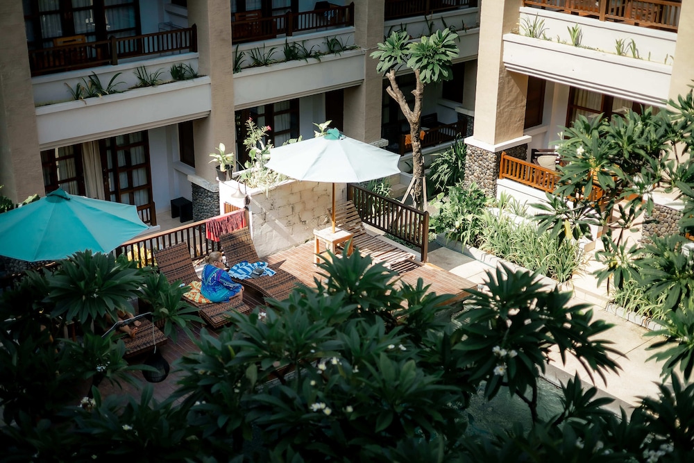 FOURTEEN ROSES BEACH HOTEL 58/62