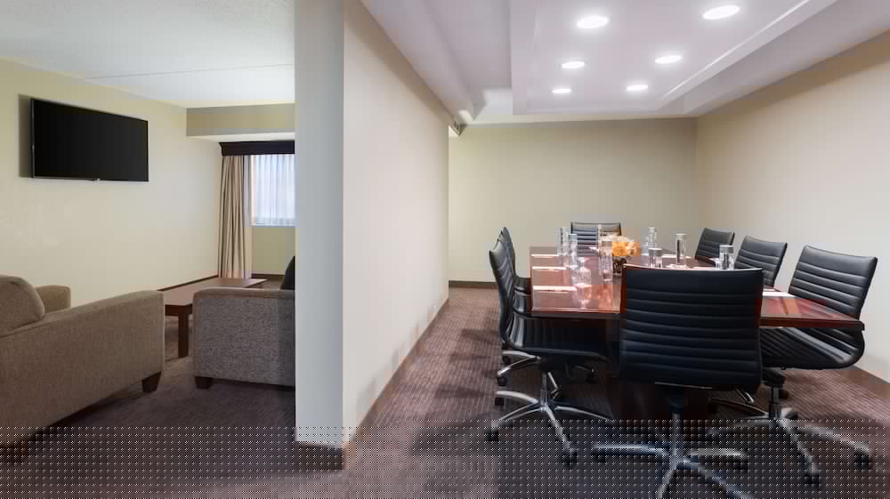 DoubleTree Suites by Hilton Cincinnati - Blue Ash 33/38