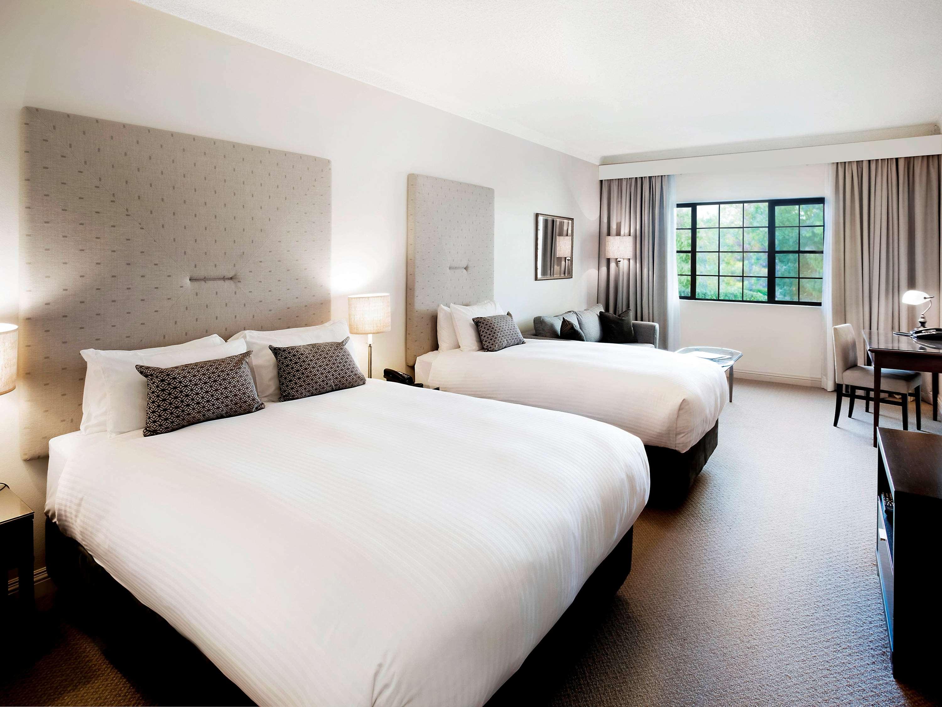 PREMIUM, 1 QUEEN AND 1 SINGLE BED