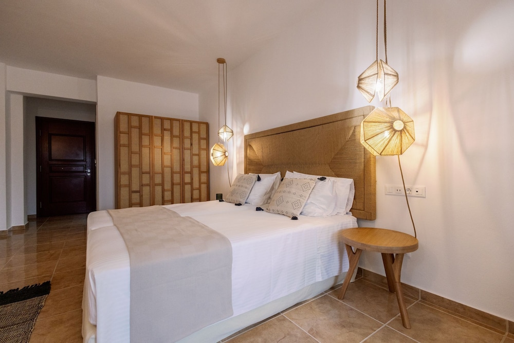 Ariadne Hotel 28/74