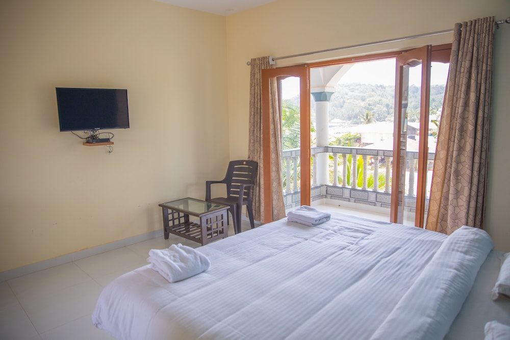 Larios Beach Holidays 17/50