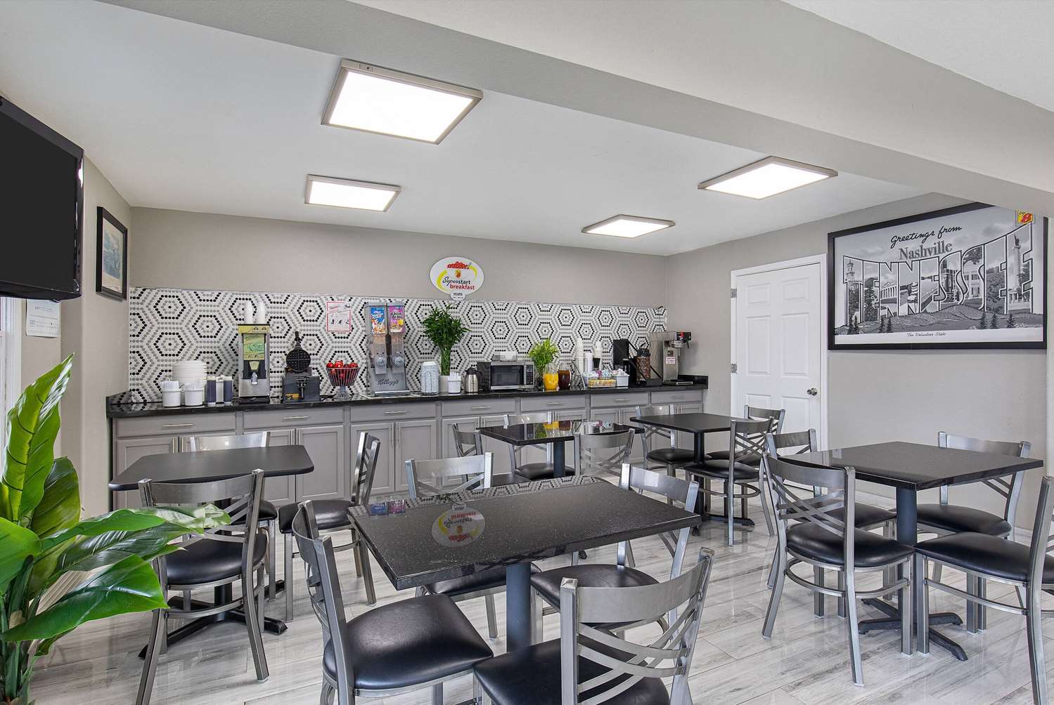 Super 8 by Wyndham Nashville West 27/41