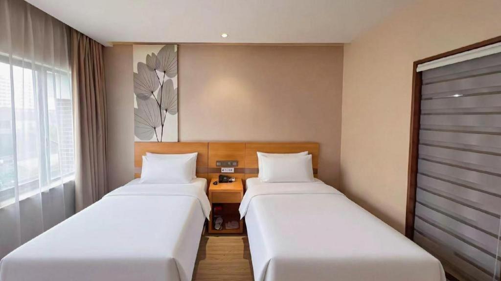 GreenTree Inn Express Shanghai Baoshan District Youyi Road Metro Station 21/46