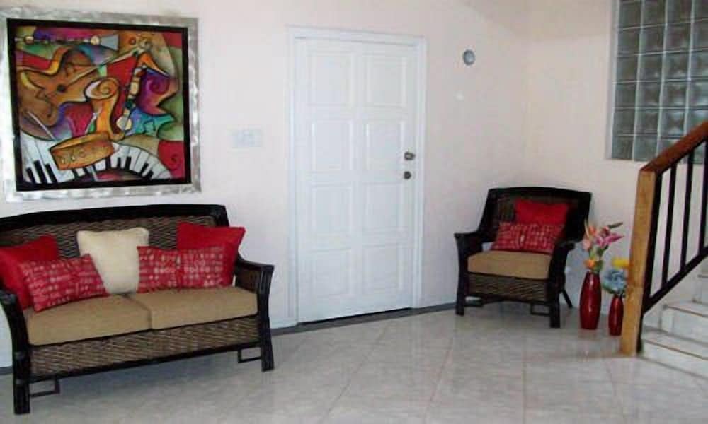 Celebrity Villa Jamaica 40/50