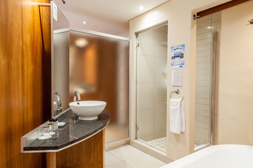 Cape Town City Accommodation the Island Club 24/69