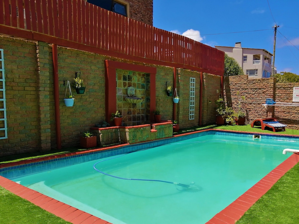 Amzee Bokmakierie Guest House 44/72