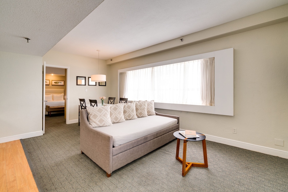 CREST Hotel & Suites 27/66