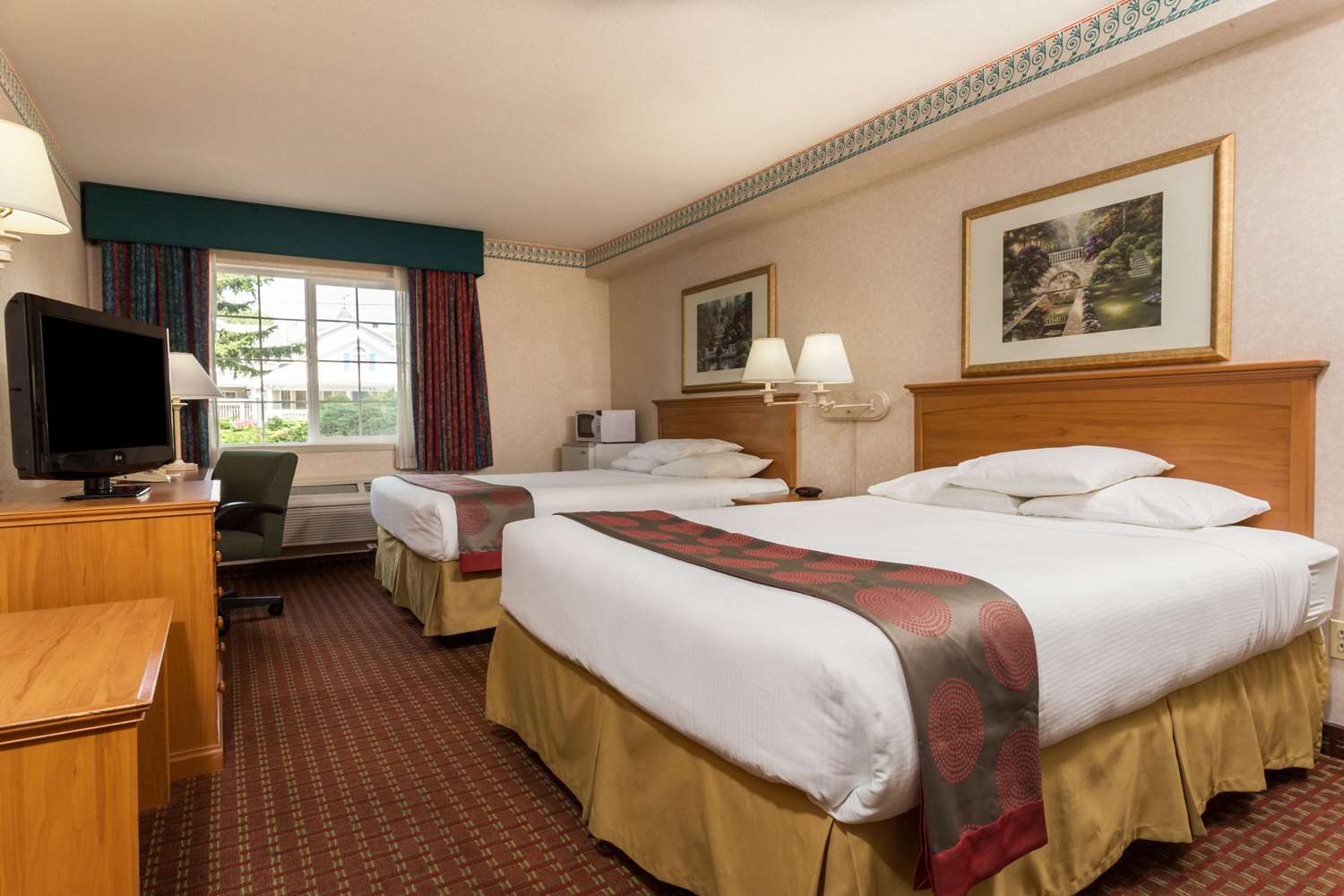 Ramada By Wyndham Portland 7/35