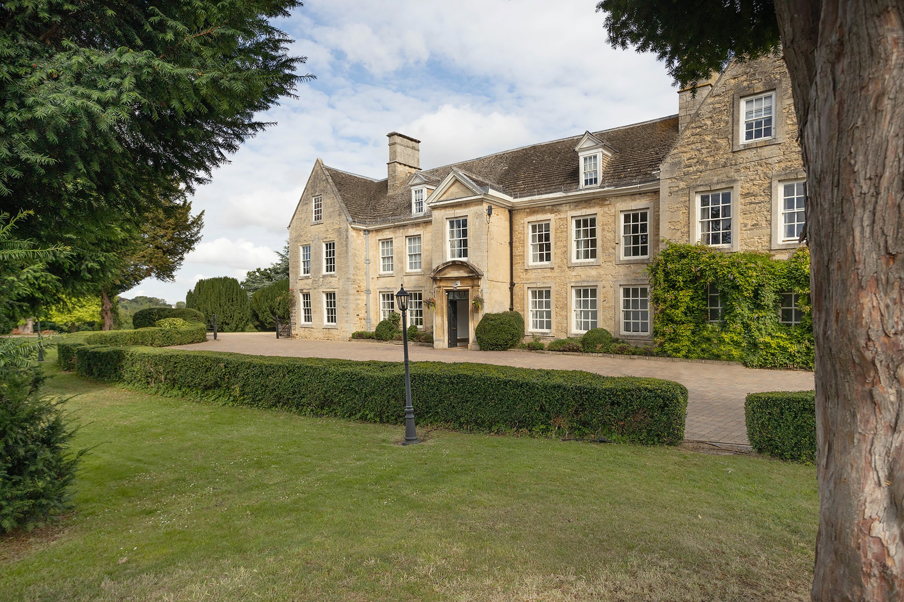 Barton Hall Hotel 53/56