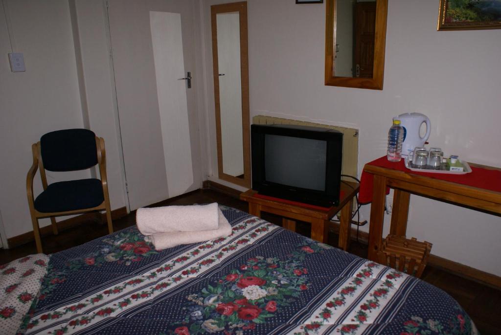 Airport Inn Bed Breakfast And Emerald Guesthouse 25/30
