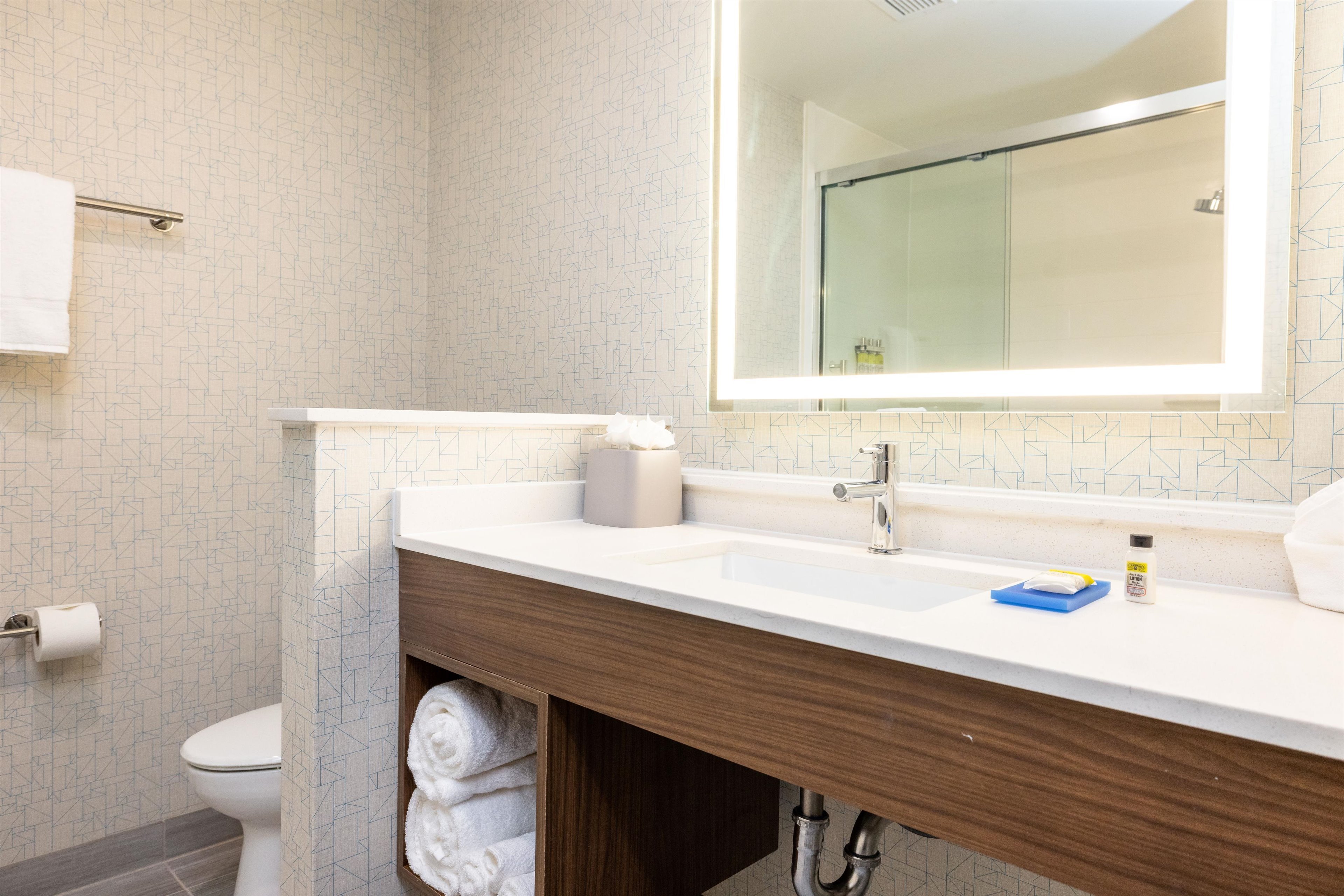 غرفة قياسية بسريرين كوين، HOLIDAY INN EXPRESS AND SUITES SAN JOSE SILICON VALLEY 4/5