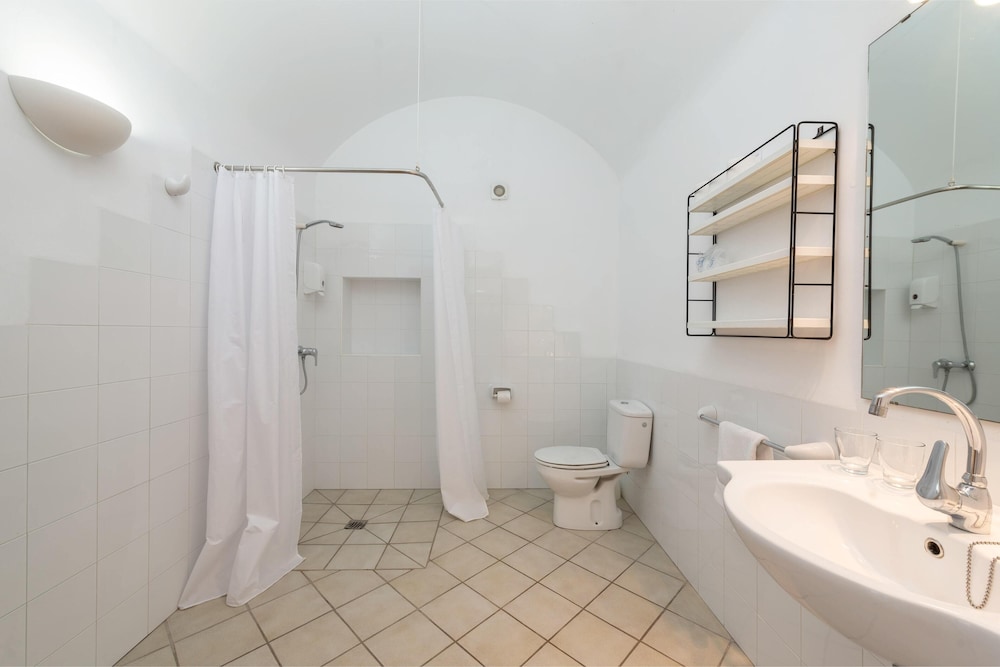 Petit Hotel Hostatgeria Sant Salvador 66/66