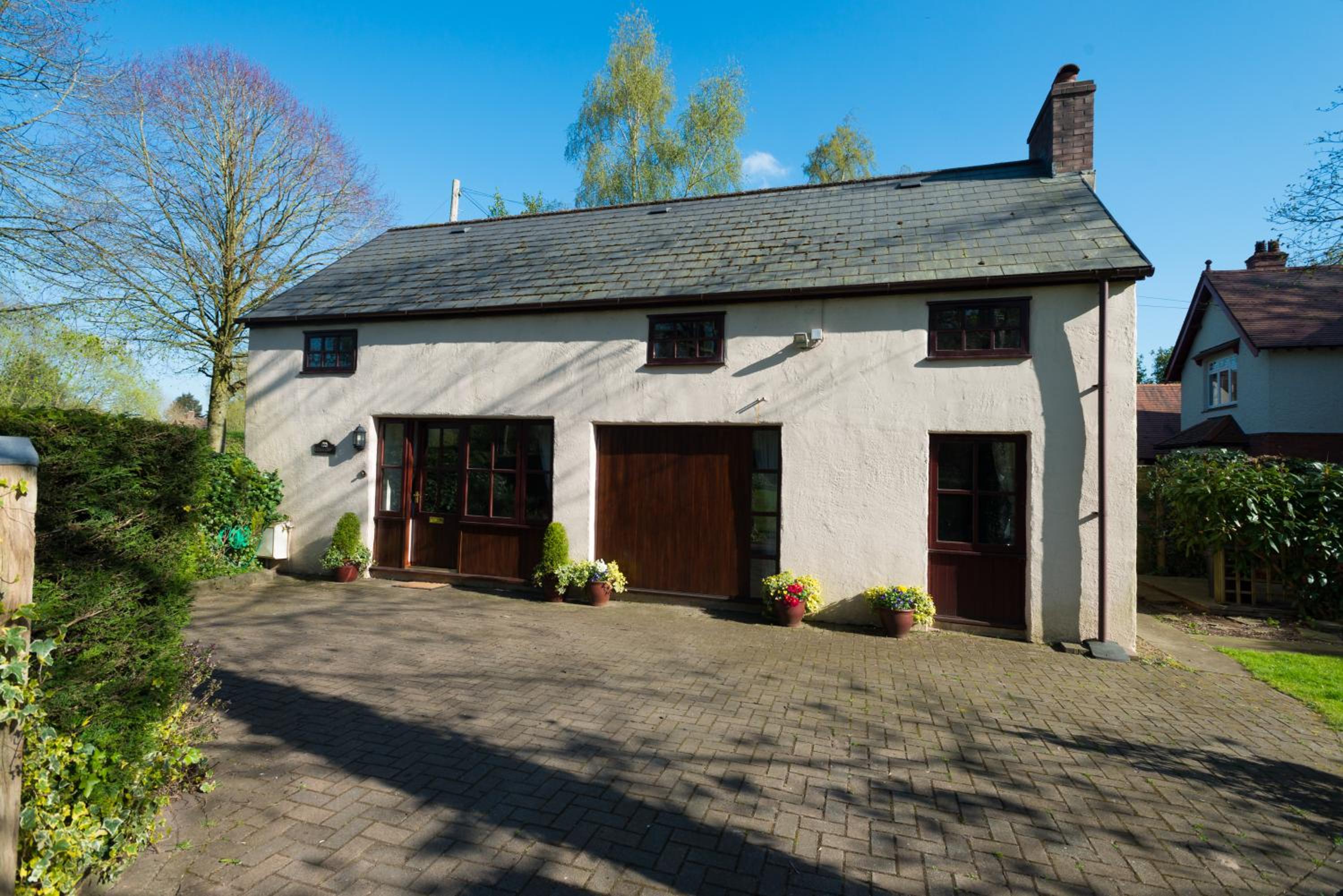 The Glen Yr Afon House Hotel 8/61