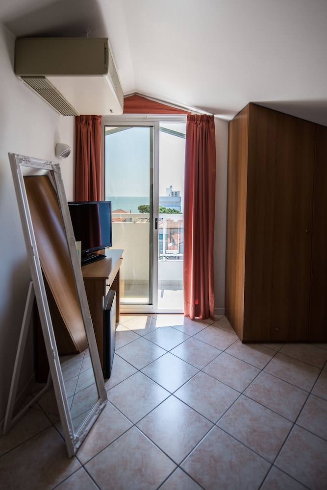 Hotel Touring 23/48