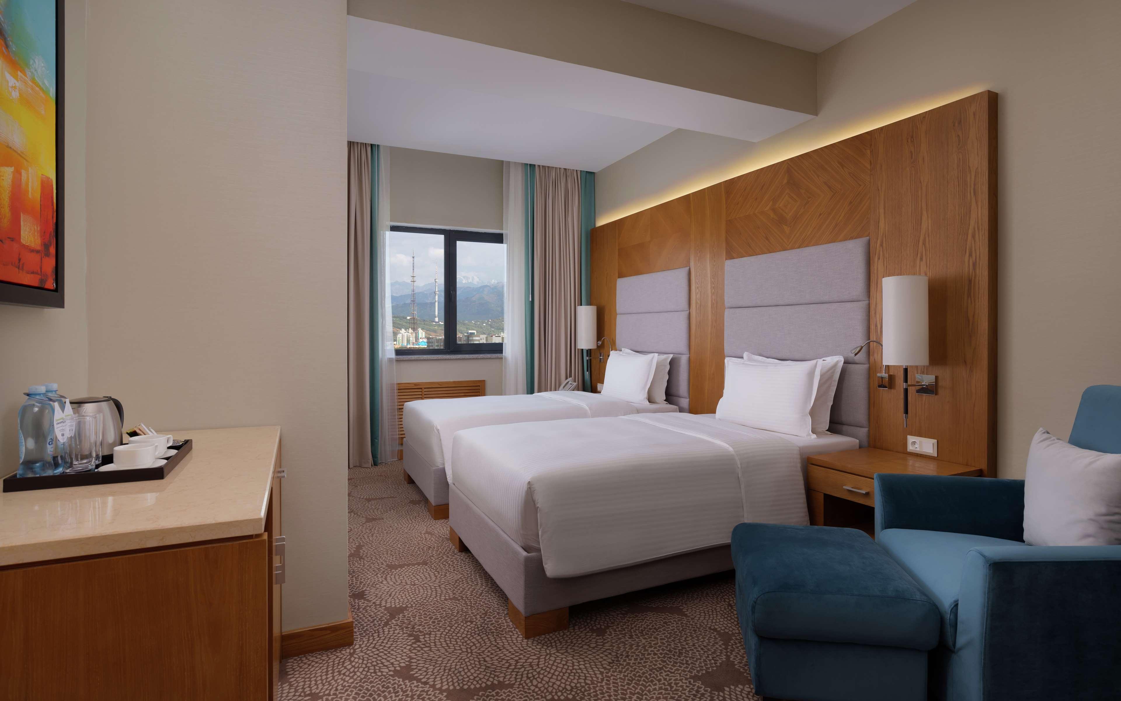 GUEST ROOM, TWIN BEDS