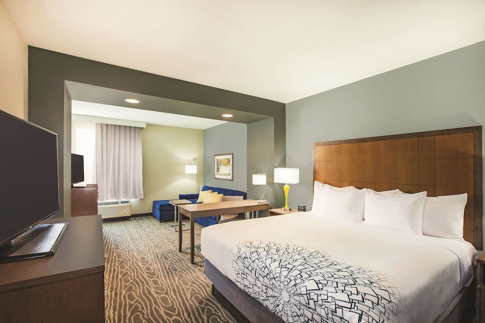 La Quinta Inn And Suites By Wyndham Wichita Northeast 16/37