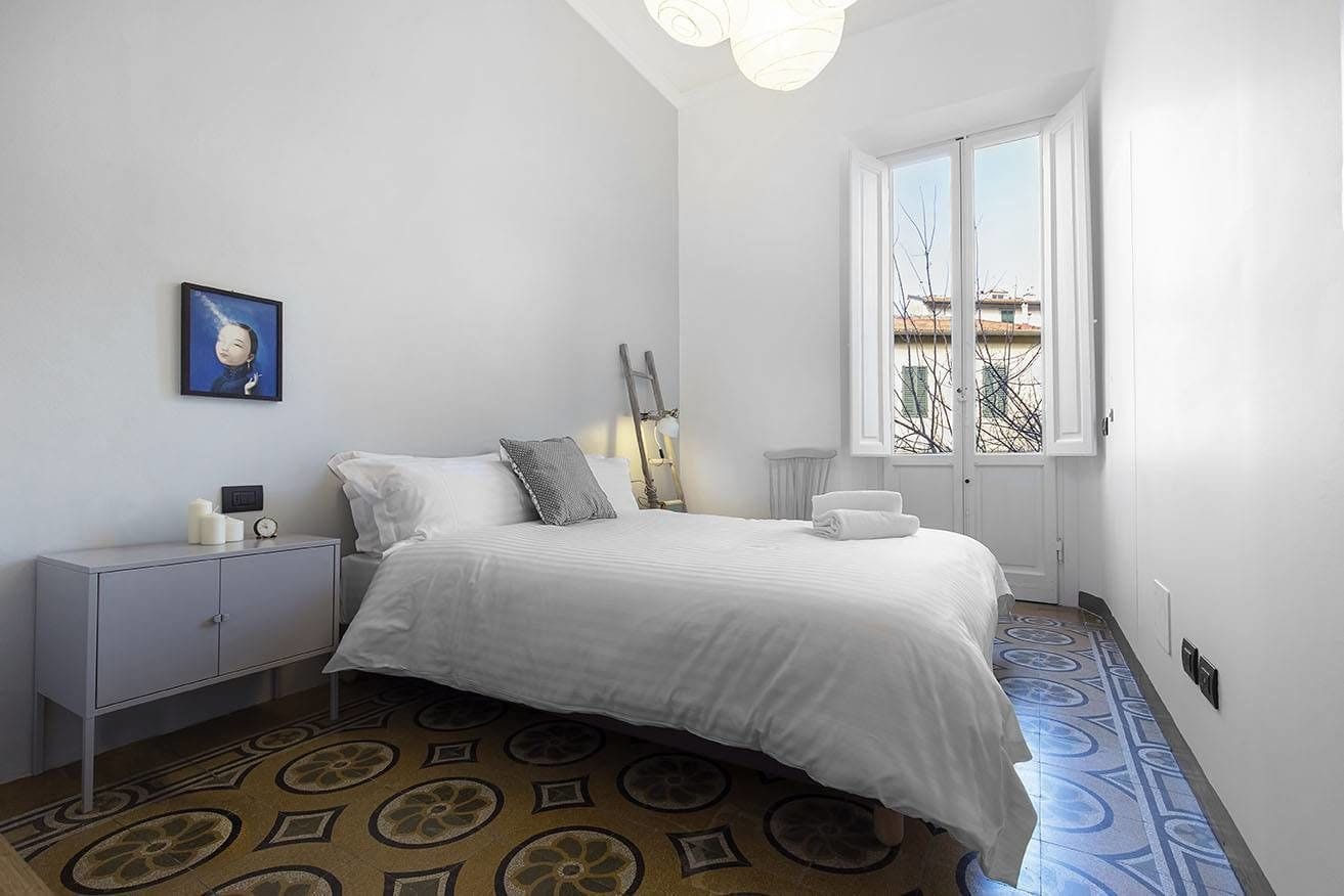 ROOM, DOUBLE BED