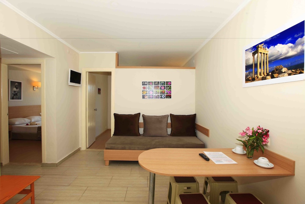Sun City Apartments 24/42