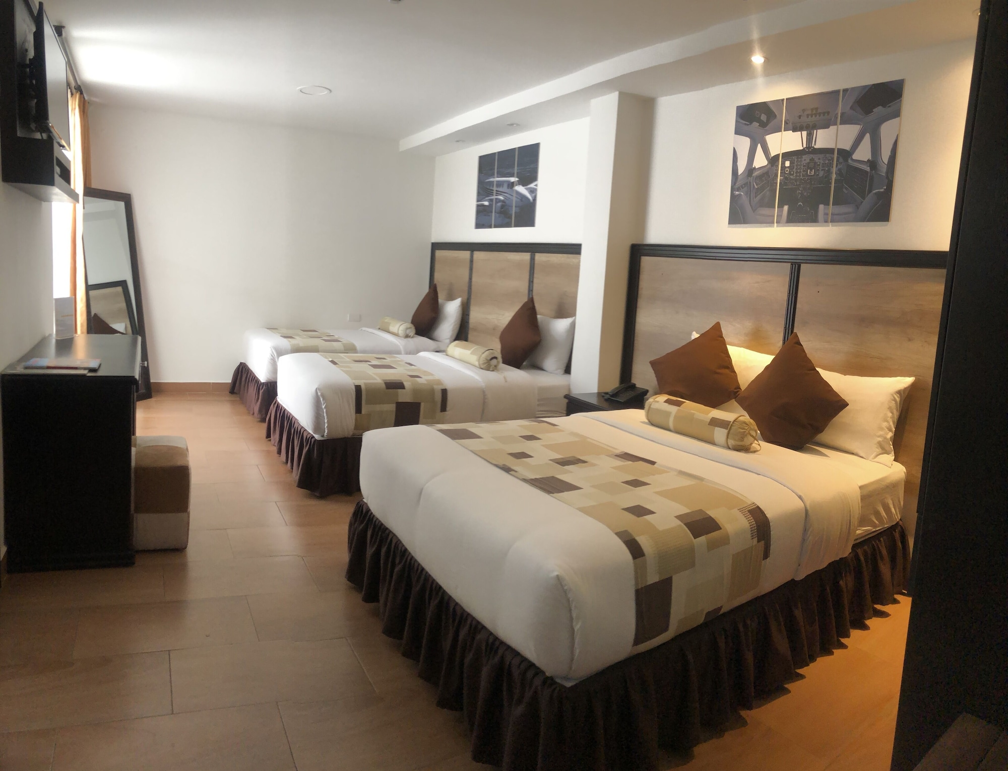 FAMILY, QUADRUPLE, MULTIPLE BEDS