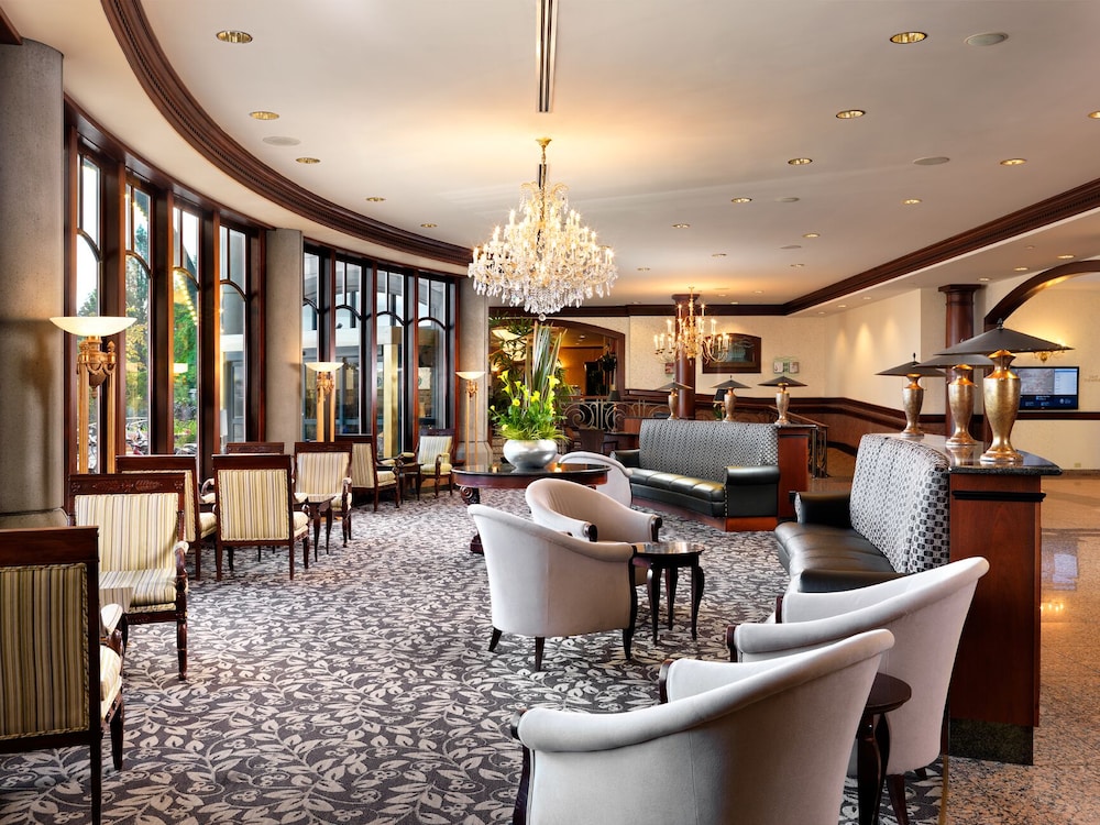 Grand Pacific Hotel 34/35