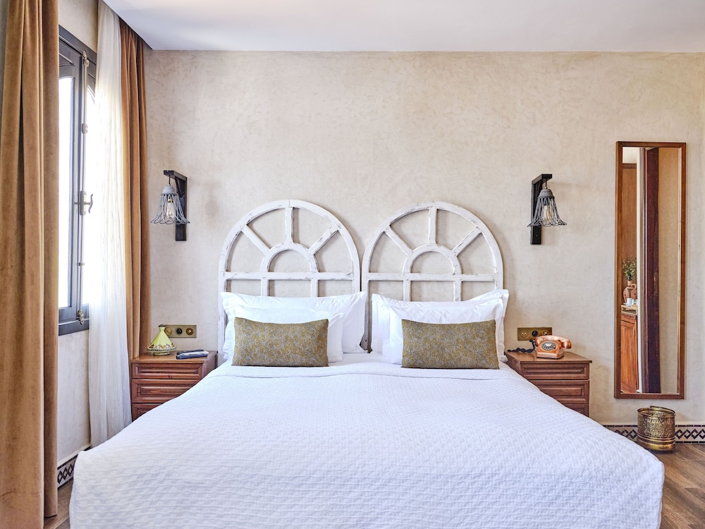 Adelaide, Queen Bed