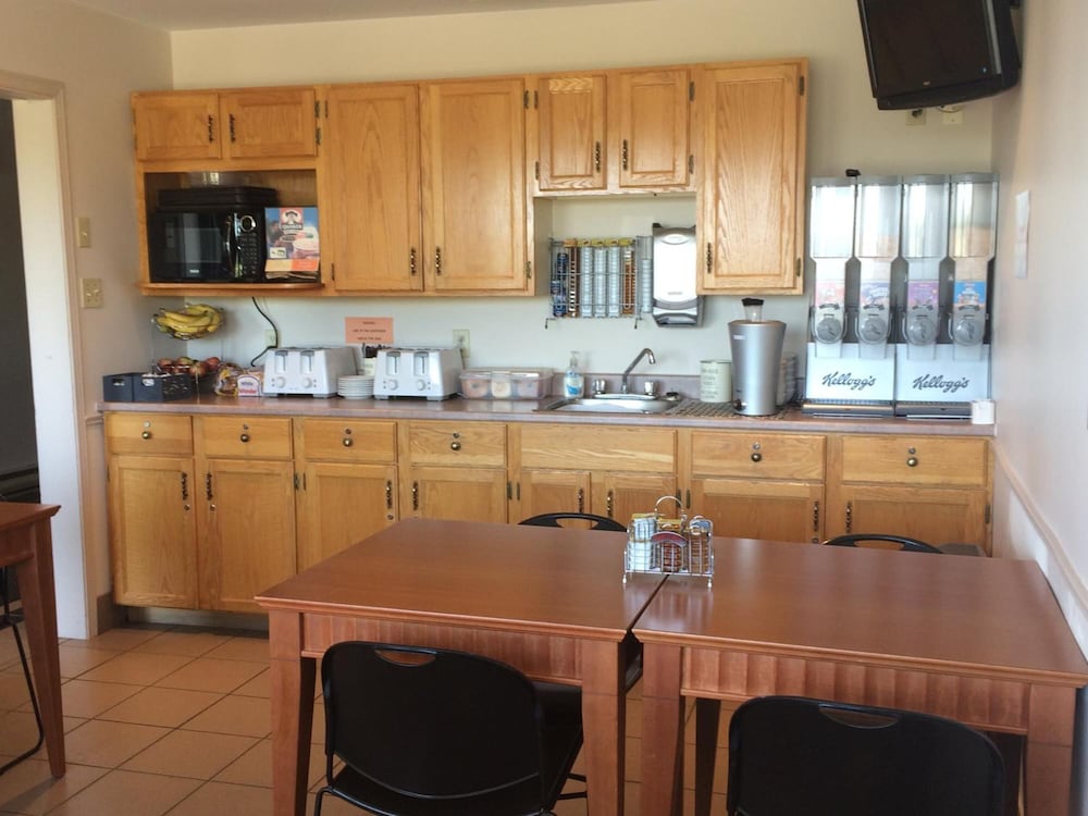 Coastal Inn Sackville 37/55
