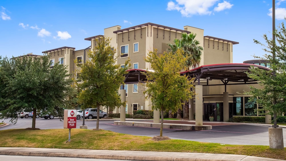 Best Western Plus Lackland Hotel & Suites 2/34