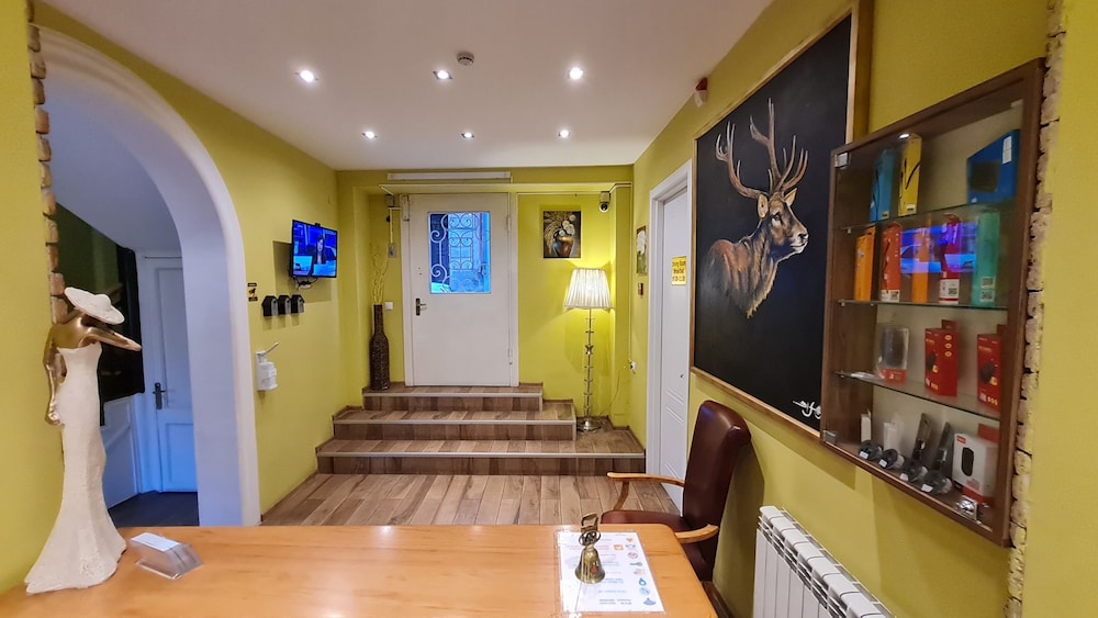 Hotel Iveria 5/50