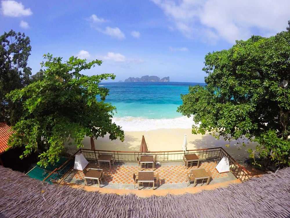 Phi Phi Long Beach Resort & Villa 40/50
