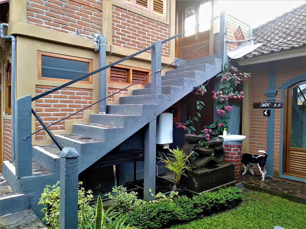Meme Surung Homestay 61/66