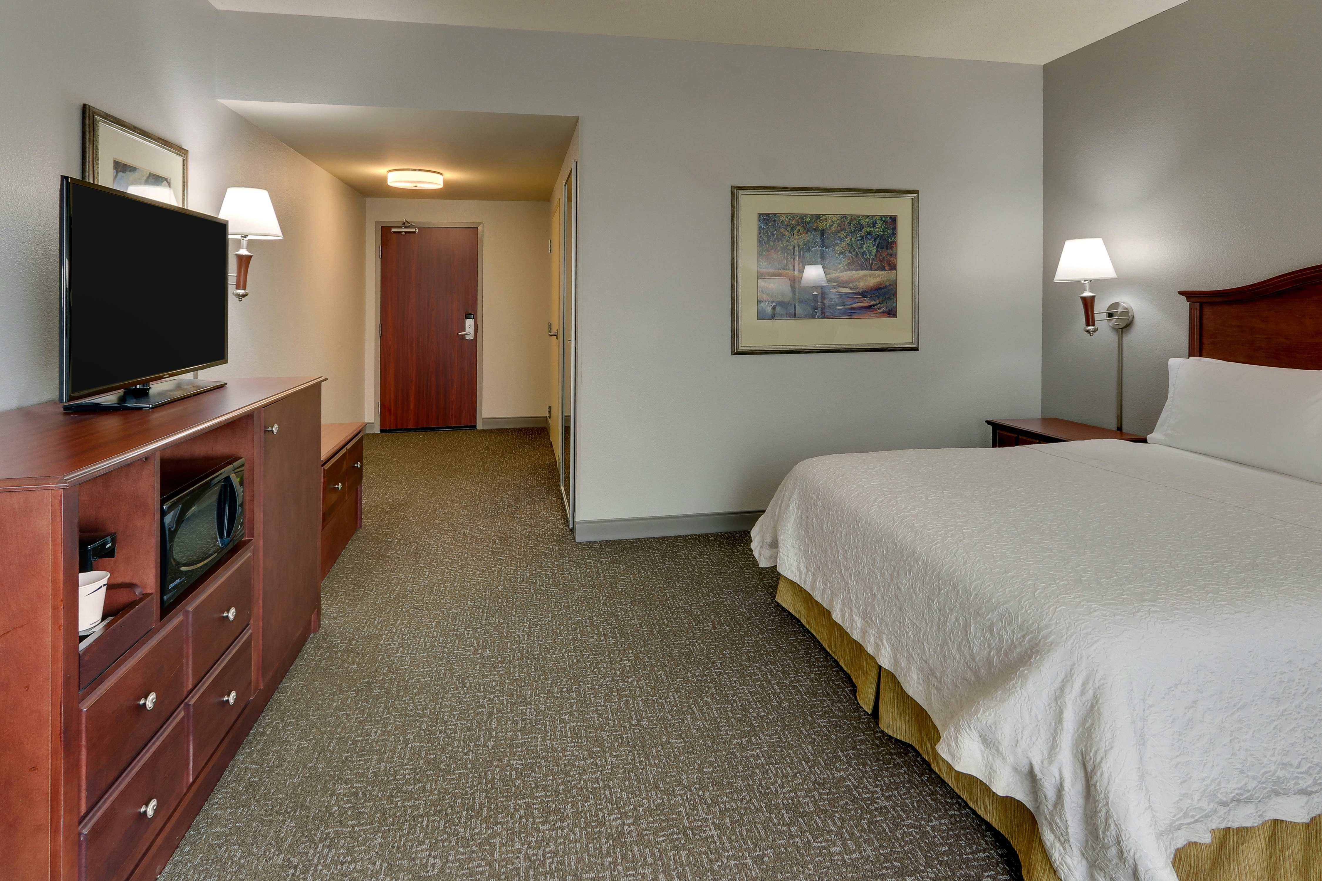 ROOM, QUEEN BED, ACCESSIBLE