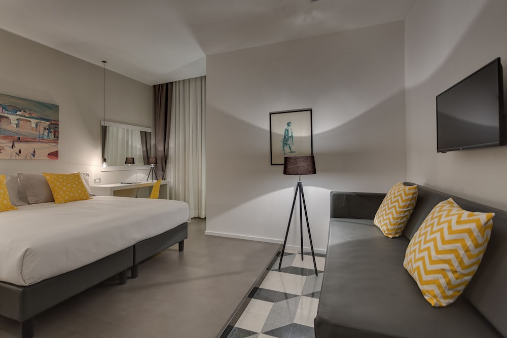 Navona Theatre Hotel 7/54
