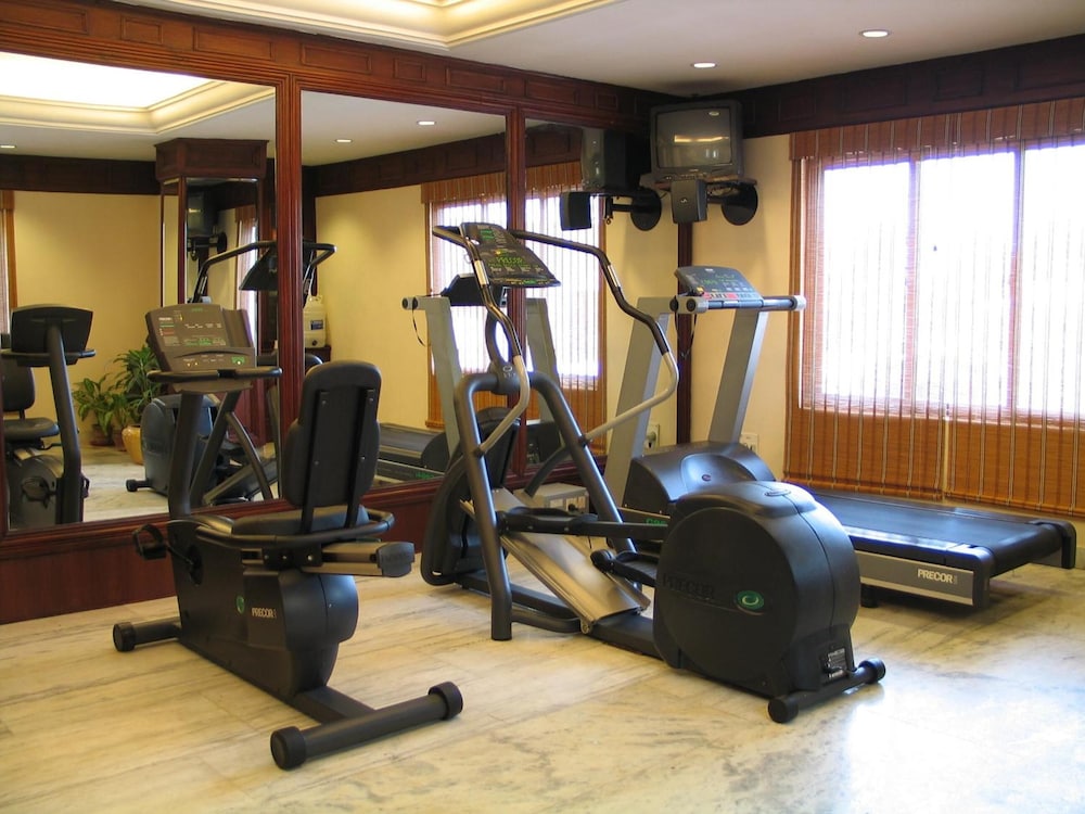 Anandha Inn Pondicherry 24/48
