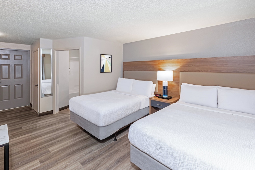 Candlewood Suites Topeka 12/49