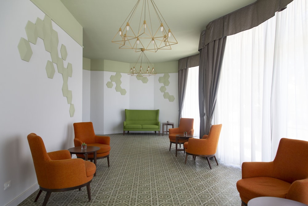 Grand Hotel 44/64