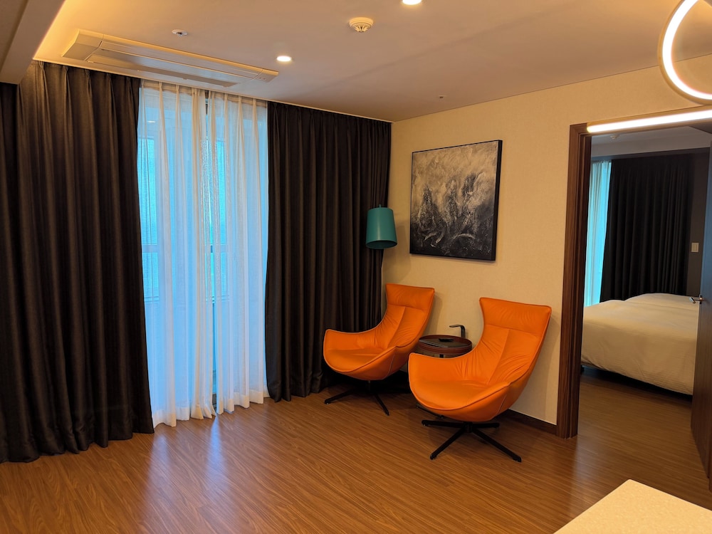 Felix by STX Hotel and Suite 28/46