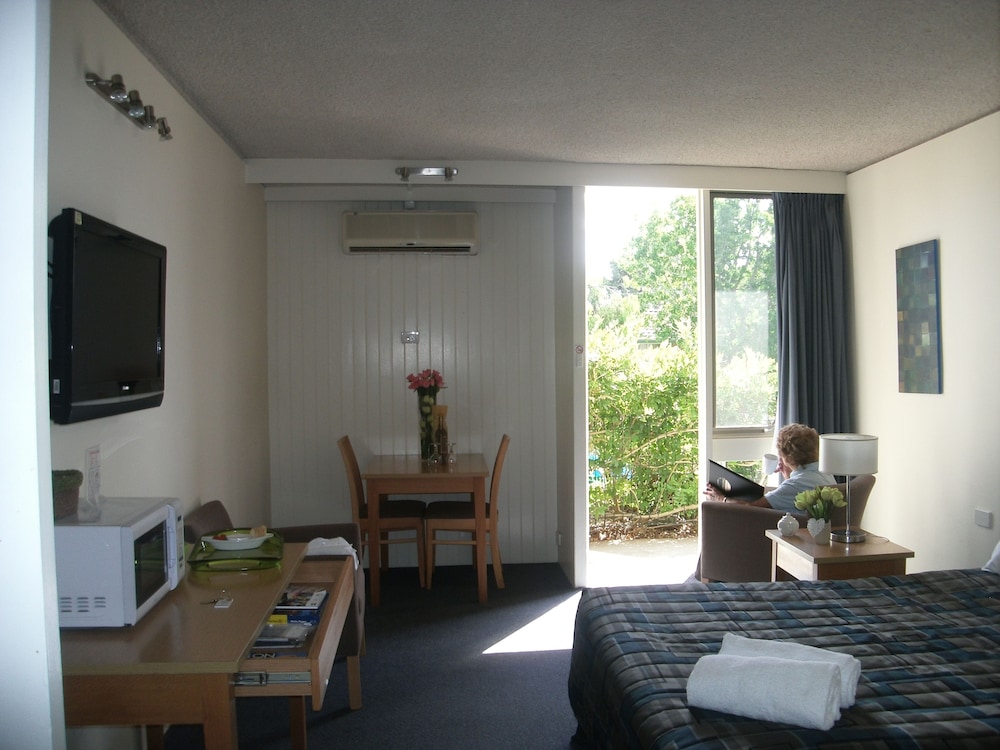 Parkwood Motel Apartments 18/32