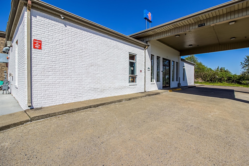 Motel6 Grand Rivers, KY 49/59