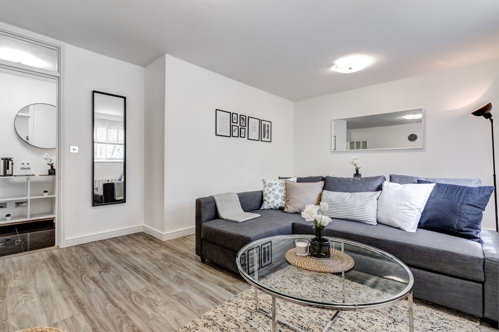 Sherborne court 18/50