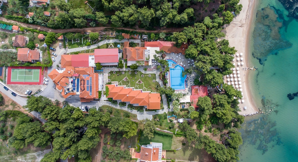 Porfi Beach Hotel 30/36