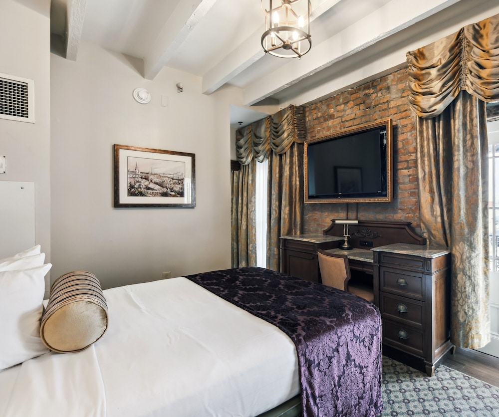 PETITE, QUEEN BED