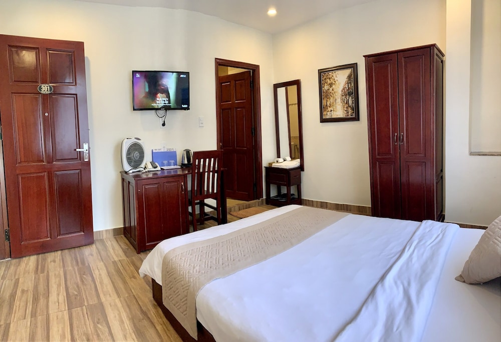 Nam Xuan Premium Hotel 14/68