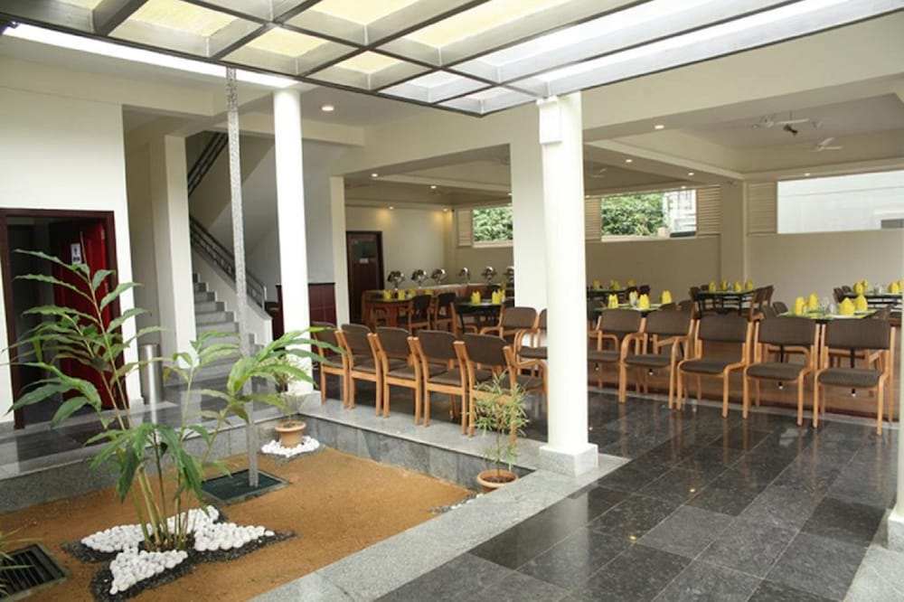 Hotel PepperVine 10/66