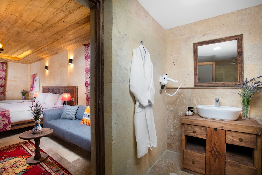 Cappadocia Pyramid Stone House 27/29