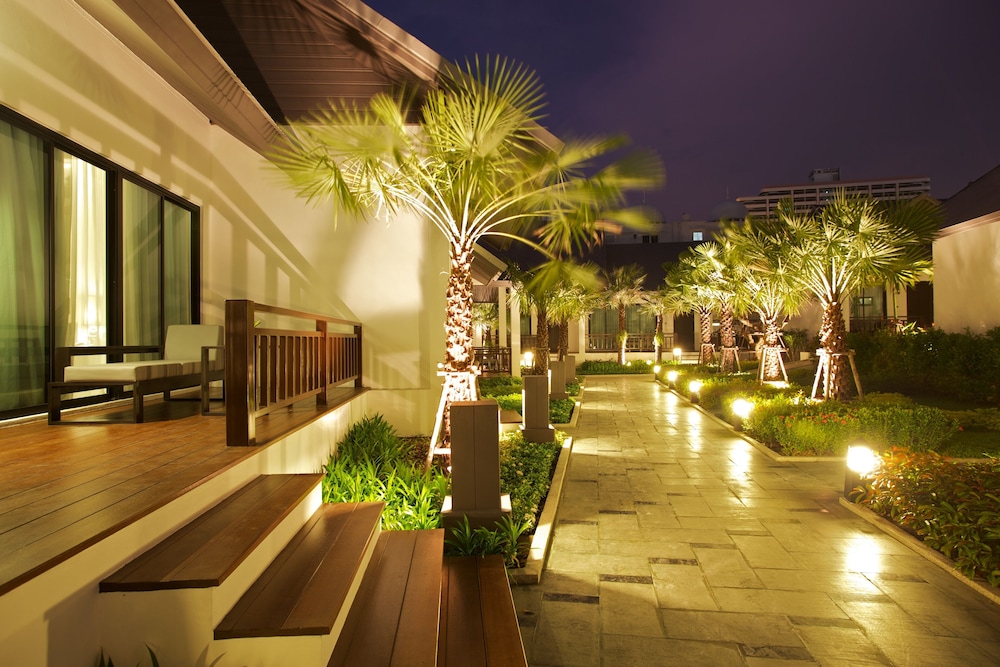 Long Beach Garden Hotel Pavilions 47/50