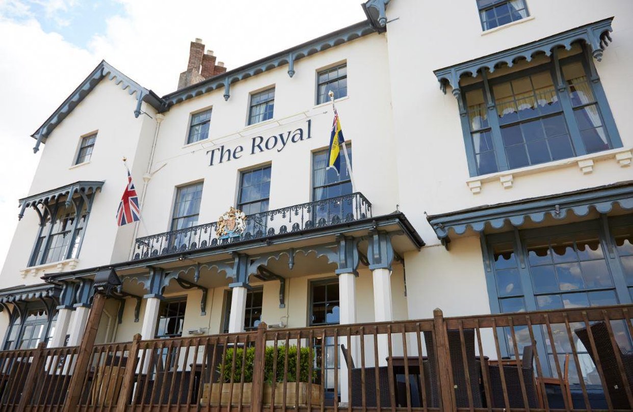 Royal Hotel 5/34