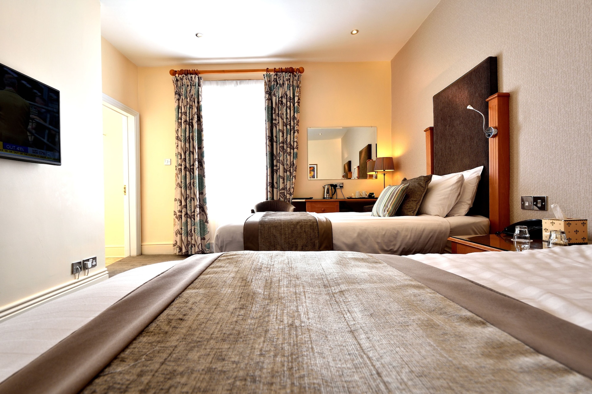 غرفة سوبيريور بسريرين منفصلين، Queens Court Hotel 6/7