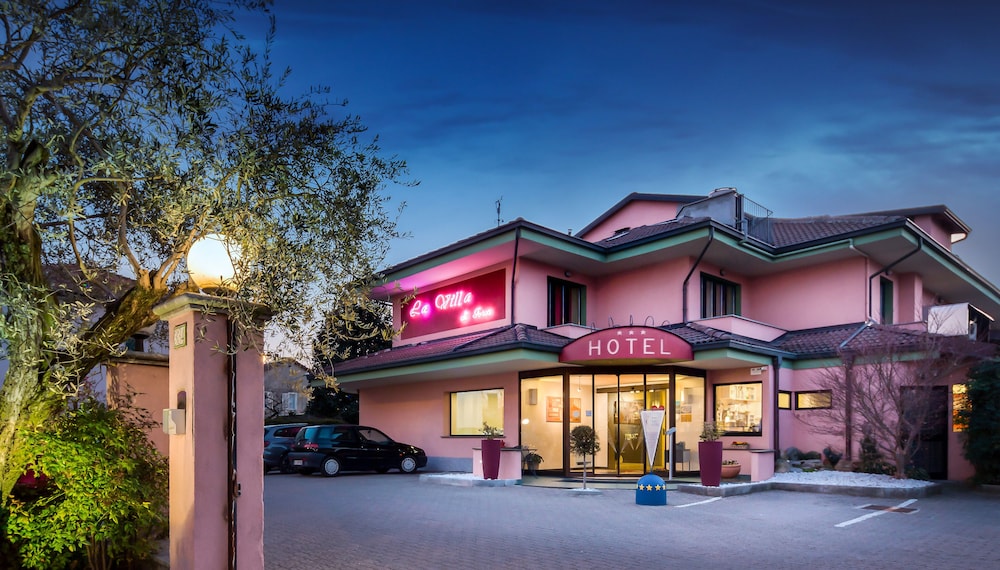 La Villa, Sure Hotel Collection by Best Western 4/76