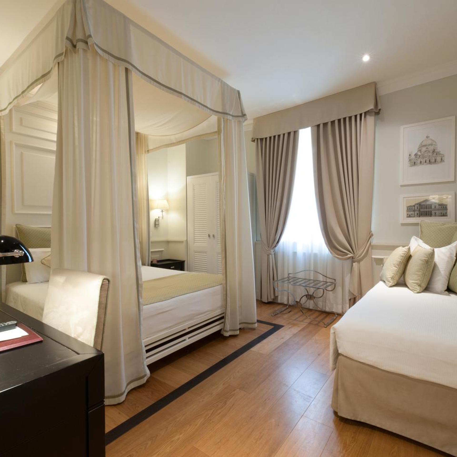 ROOM, TRIPLE