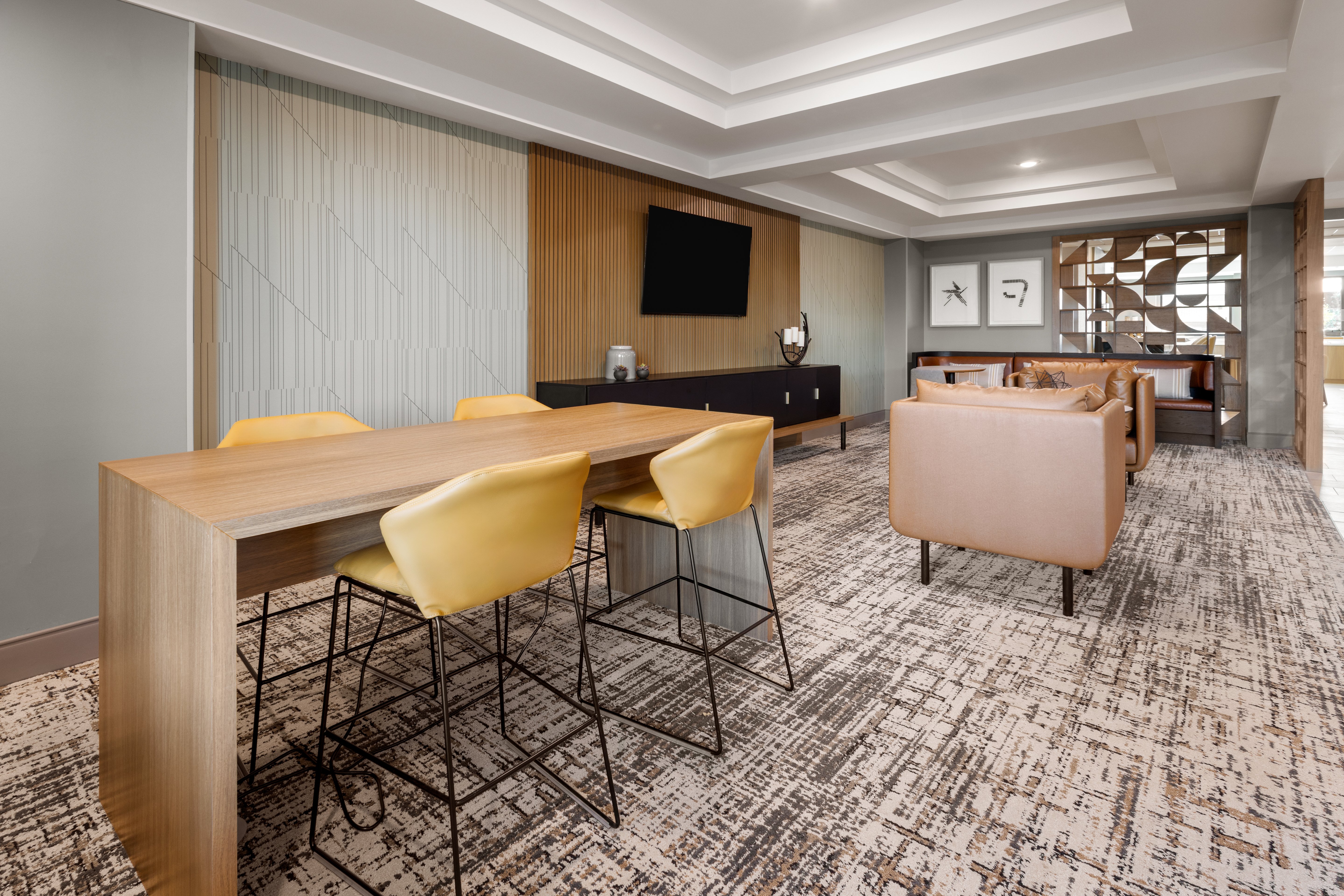 Holiday Inn & Suites Columbia NE - Ft Jackson Area by IHG 32/38